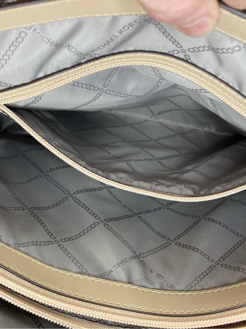 Michael Kors Voyager Large Silver Patent Logo Debossed East - West Tote Bag NWOT - Picture 14 of 16
